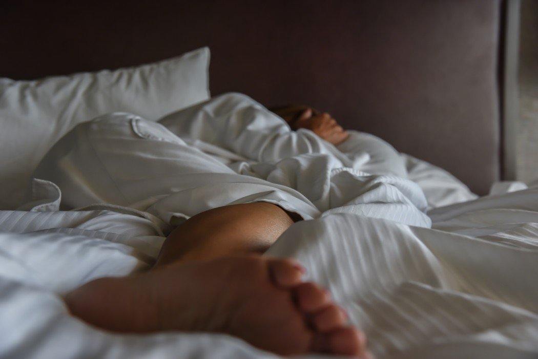 Les avantages et les inconvénients des positions de sommeil courantes - Confodo